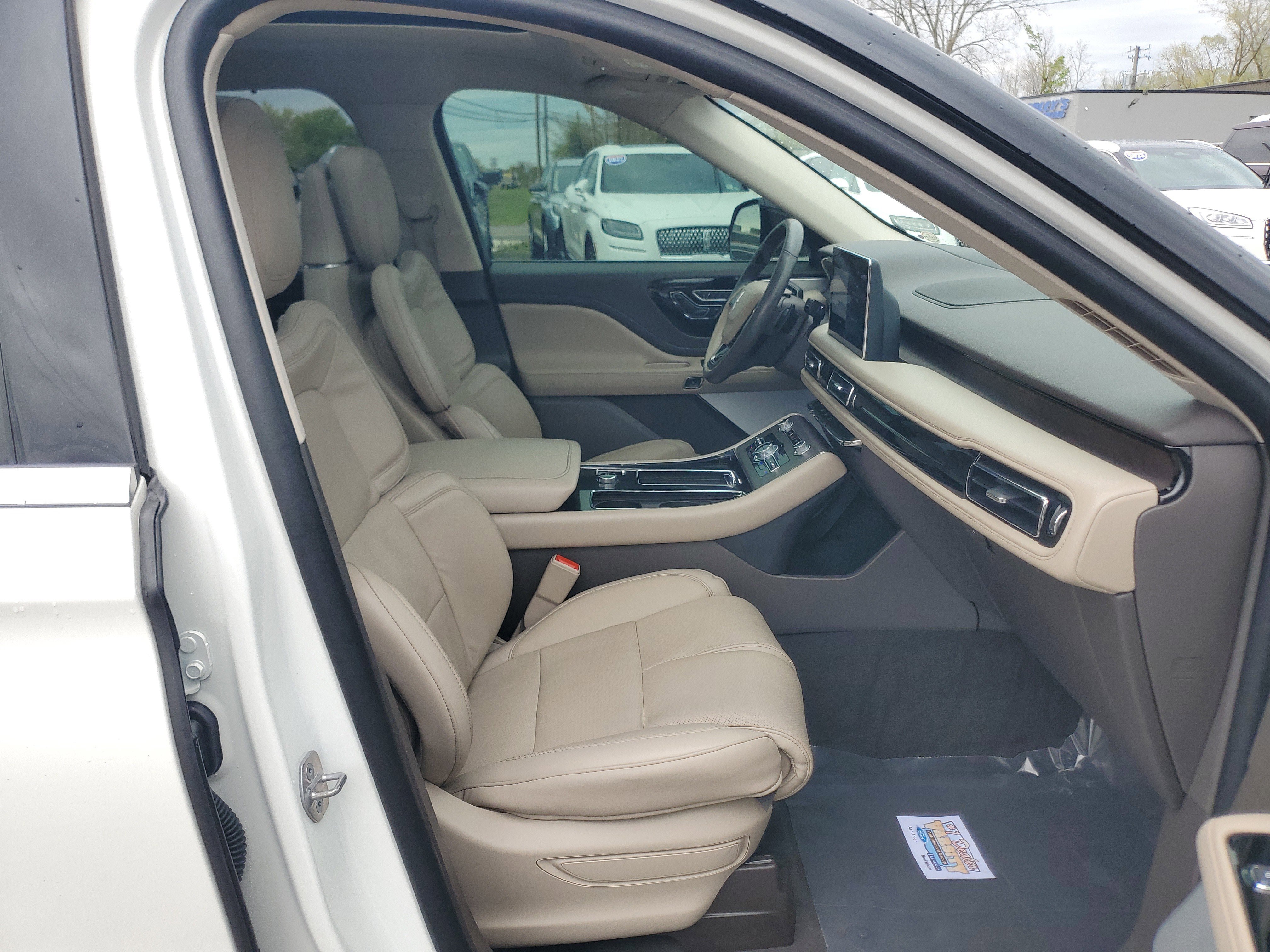 Used 2023 Lincoln Aviator Reserve w/ Equipment Group 201A AWD/4WD image 9
