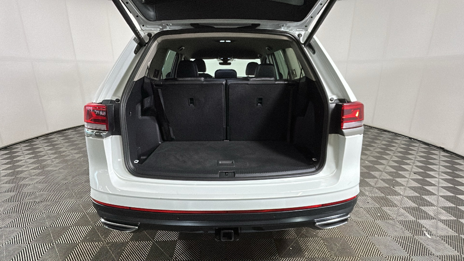 Used 2025 Volkswagen Atlas SE AWD/4WD image 29