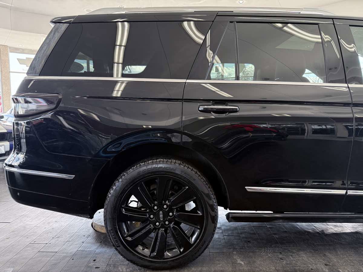 Used 2024 Lincoln Navigator Reserve AWD/4WD image 7