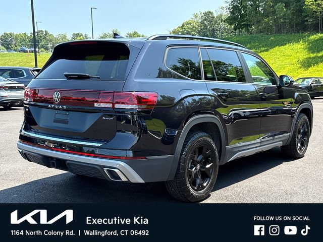 Used 2024 Volkswagen Atlas Peak Edition SE AWD/4WD image 4