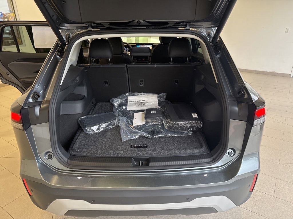 New 2025 Volkswagen Tiguan SE image 16