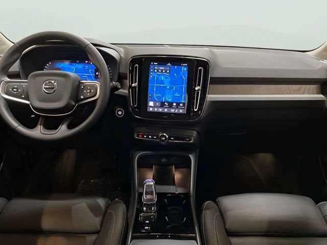 Used 2025 Volvo XC40 B5 Plus AWD/4WD image 13