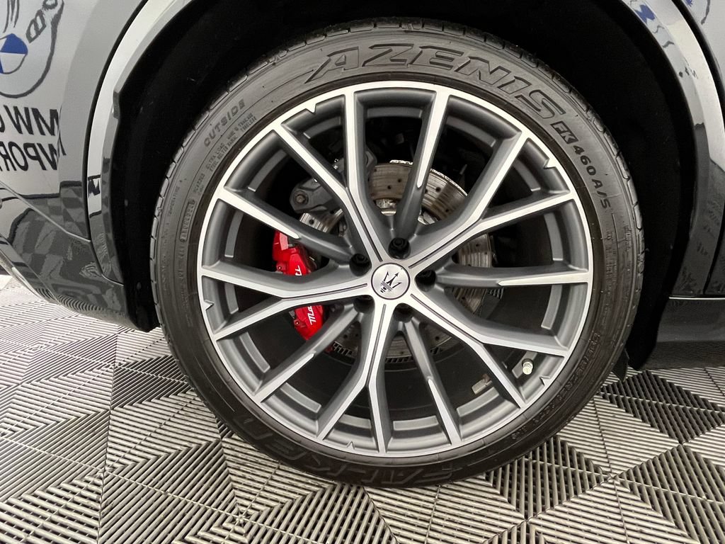 Used 2024 Maserati Grecale Trofeo AWD/4WD image 17