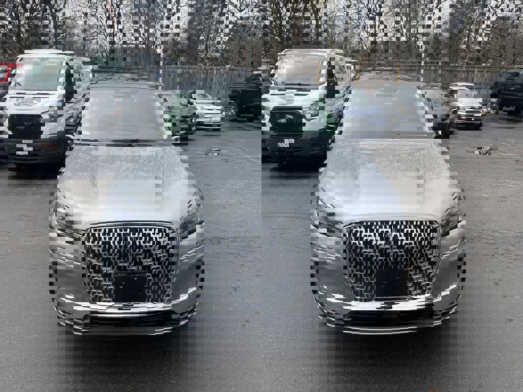 Used 2023 Lincoln Corsair AWD w/ Equipment Group 101A image 2