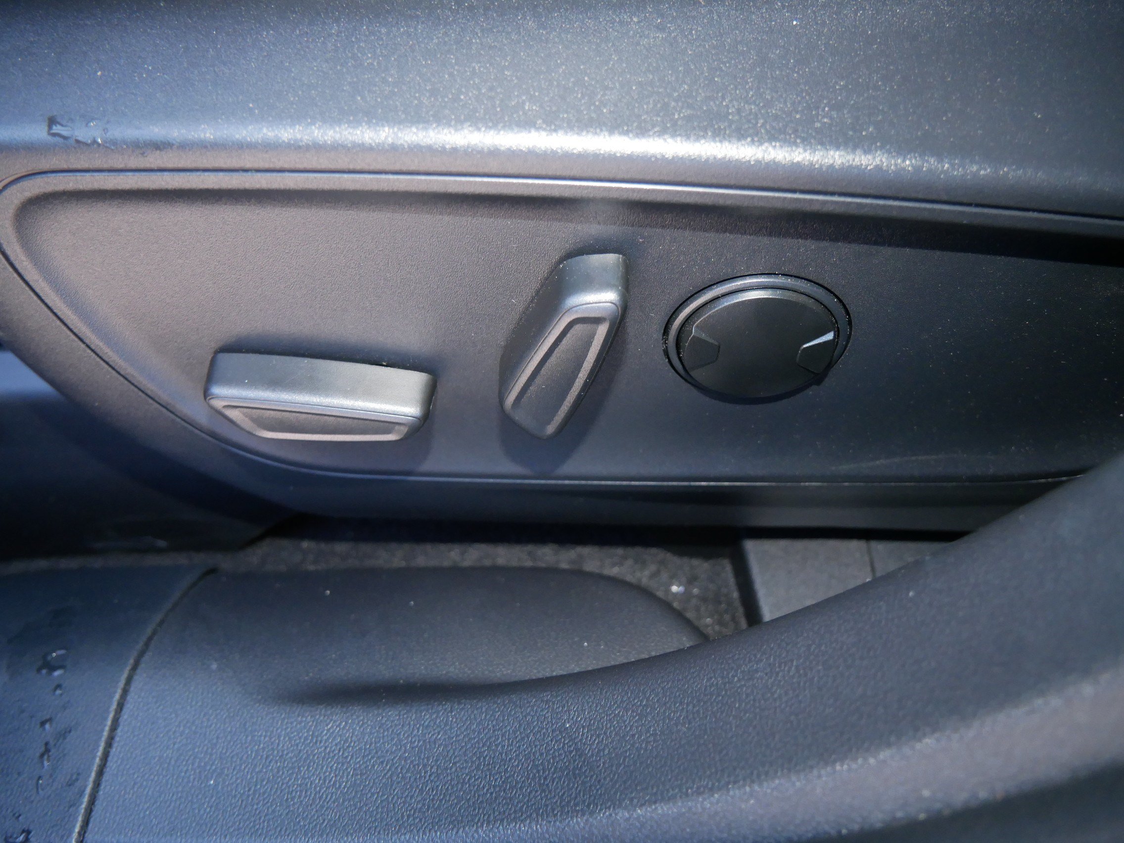 Used 2025 Ford Escape SE w/ PHEV Premium Package FWD image 19