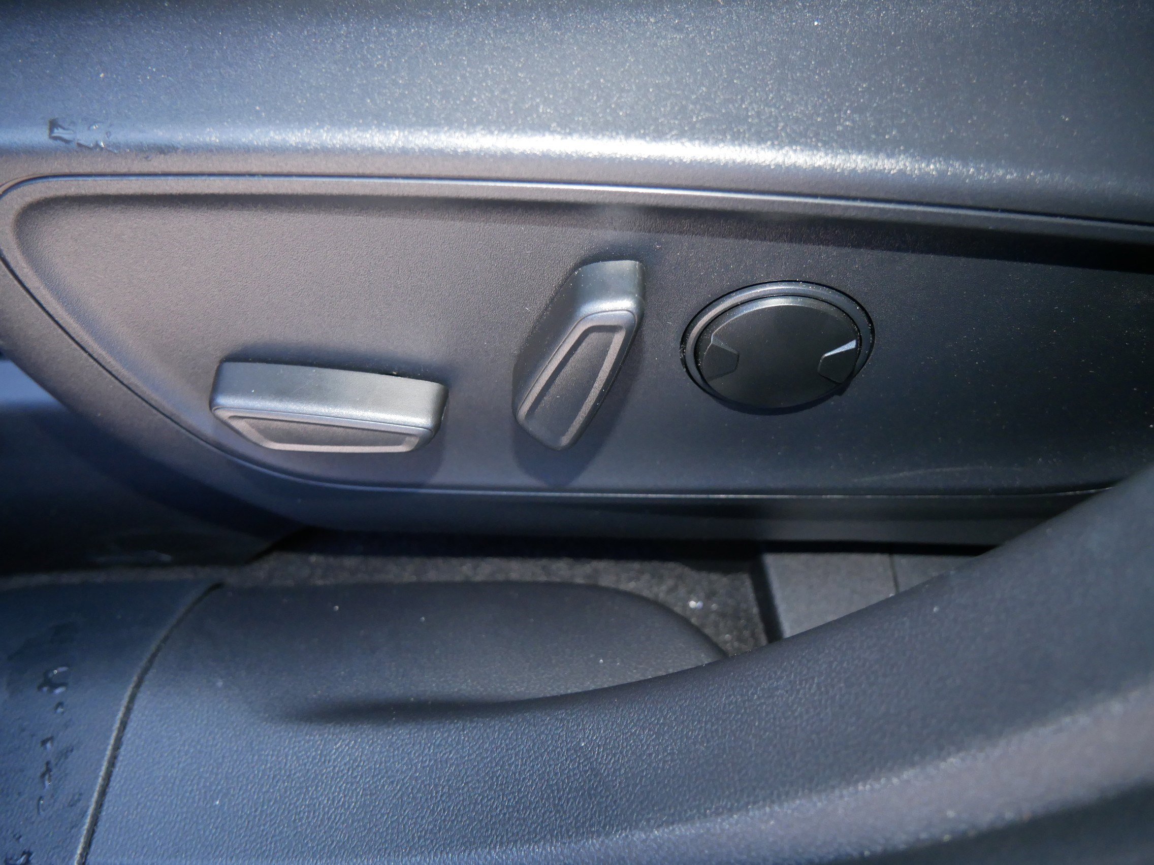 Used 2025 Ford Escape SE w/ PHEV Premium Package FWD image 19