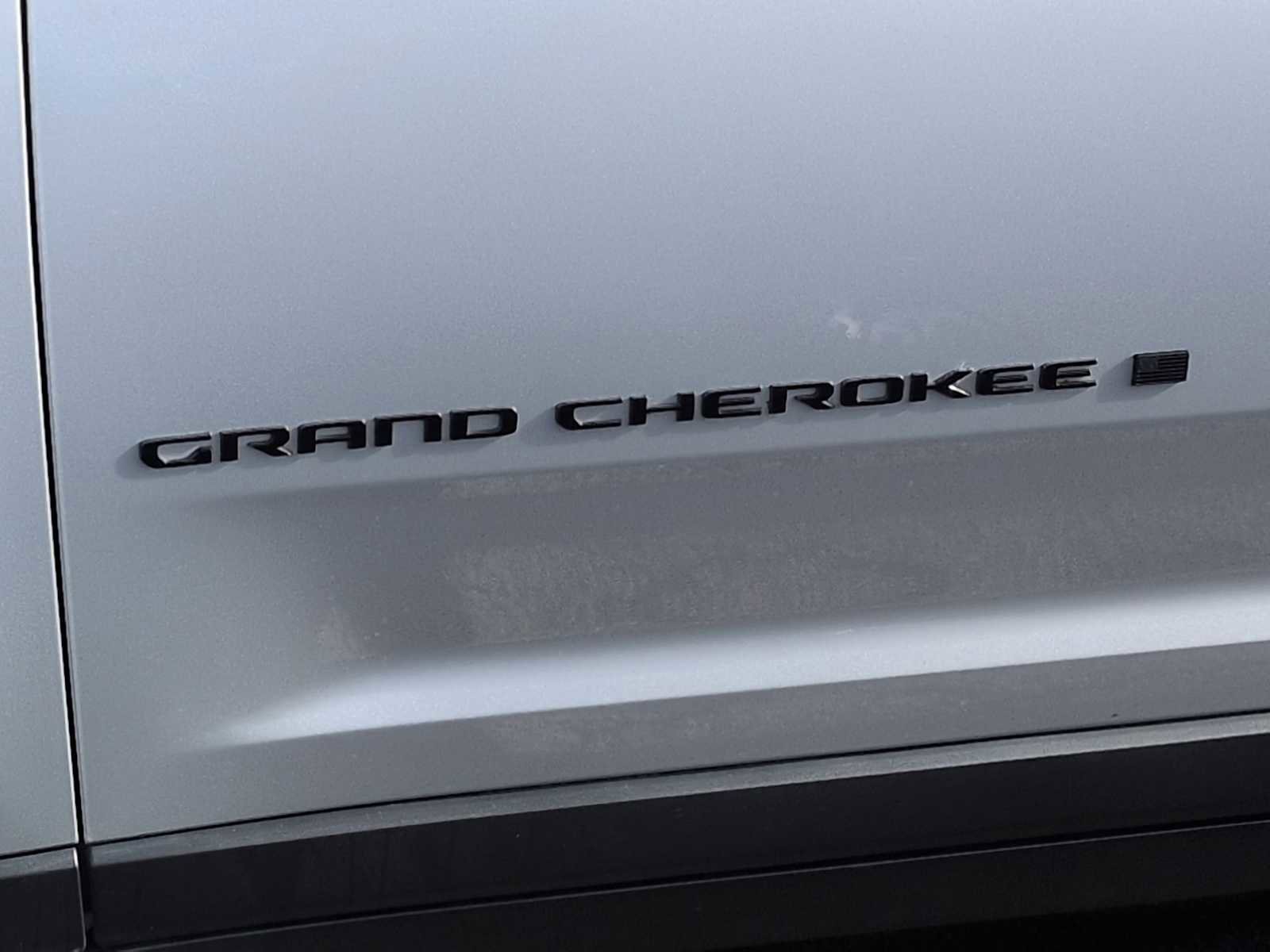 Used 2023 Jeep Grand Cherokee L Laredo image 12