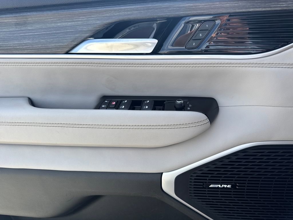 Used 2024 Jeep Wagoneer Series II w/ Flexible Seating Group image 24