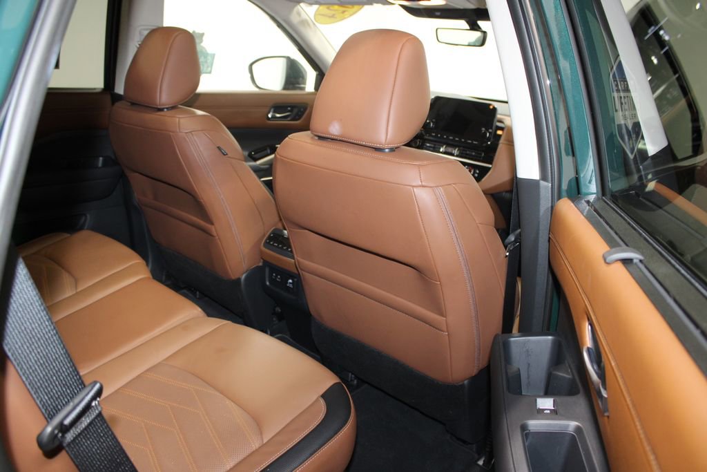 Used 2024 Nissan Pathfinder Platinum w/ Cargo Package image 34