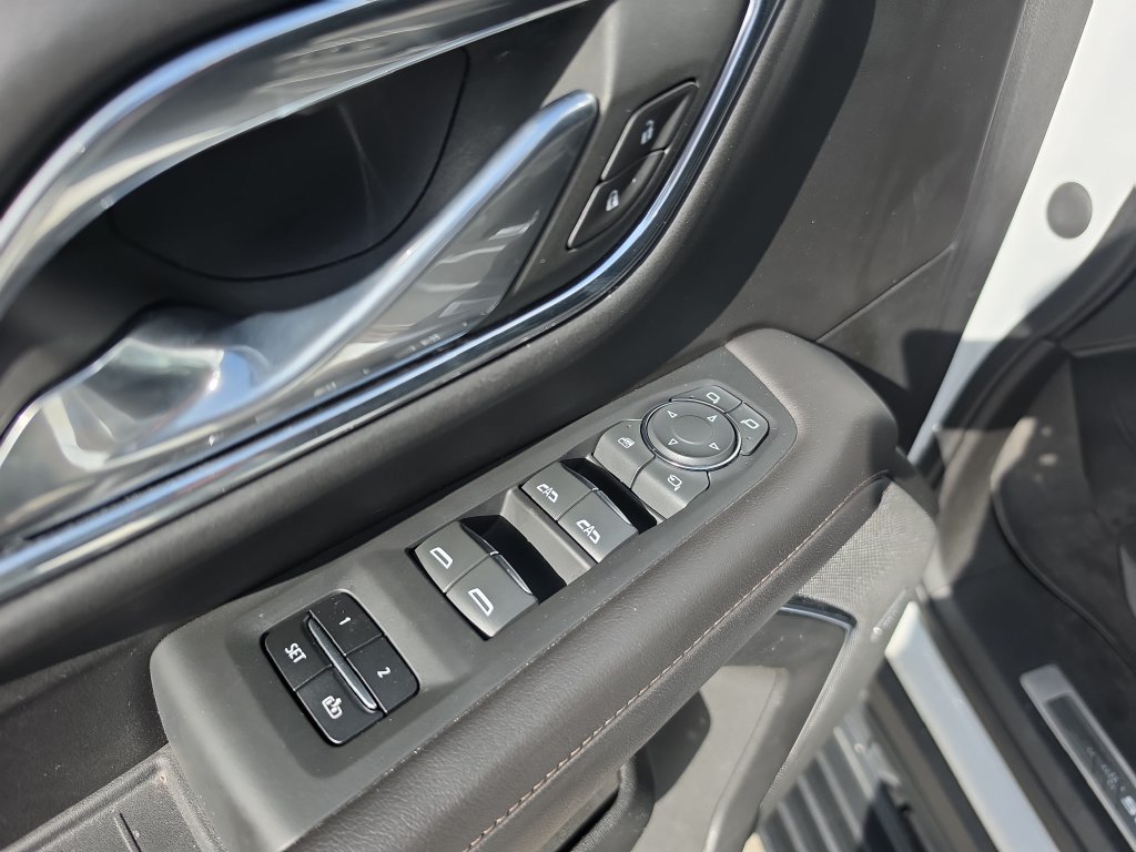 Used 2023 Chevrolet Suburban High Country w/ LPO, Illumination Package RWD image 18
