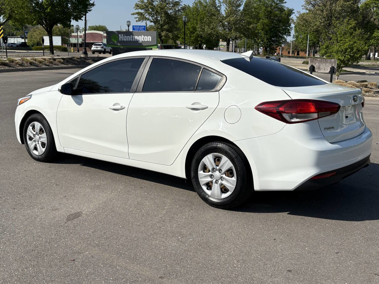Used 2017 Kia Forte LX image 8
