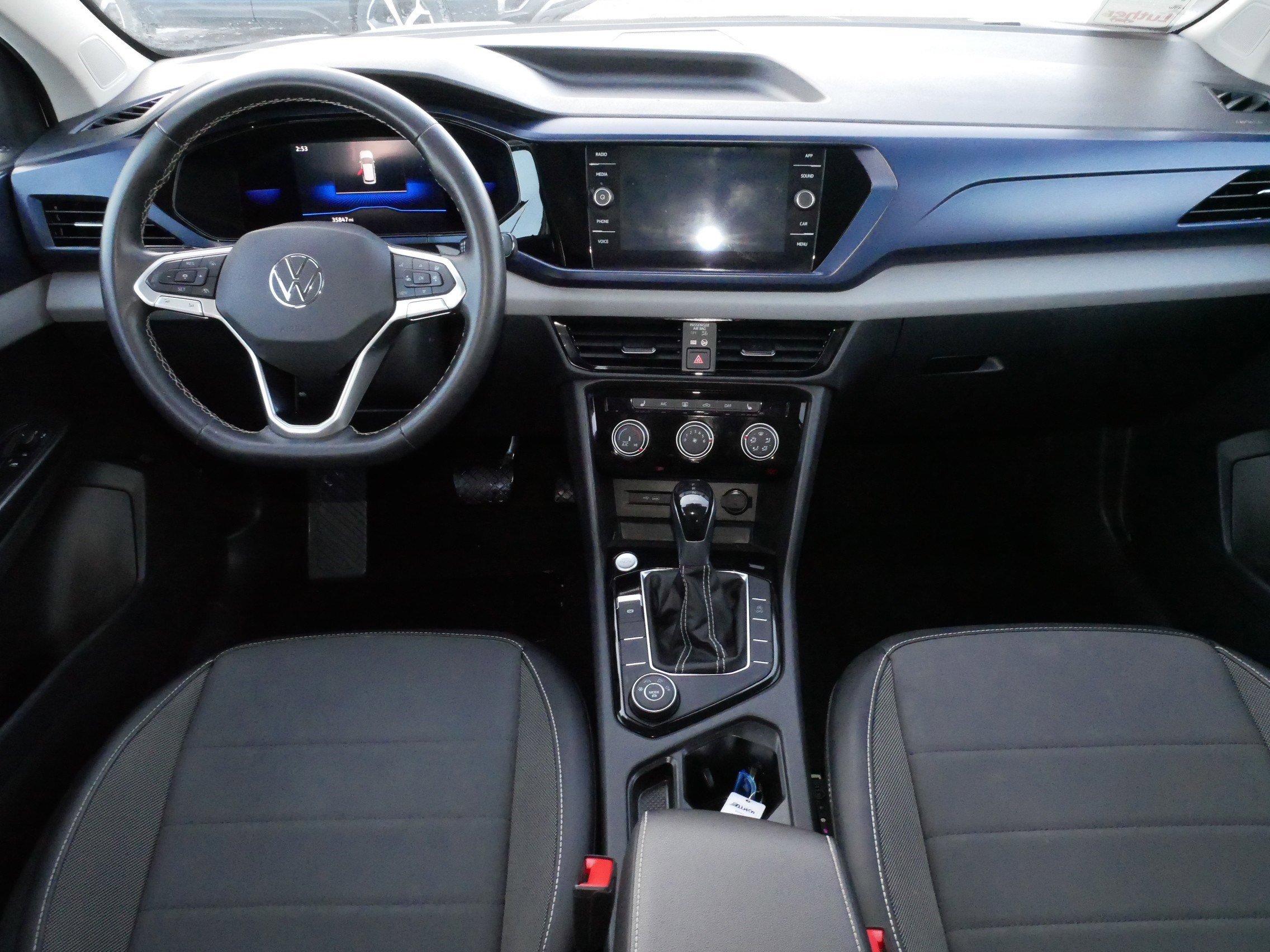 Certified 2023 Volkswagen Taos SE w/ Panoramic Sunroof Package image 10