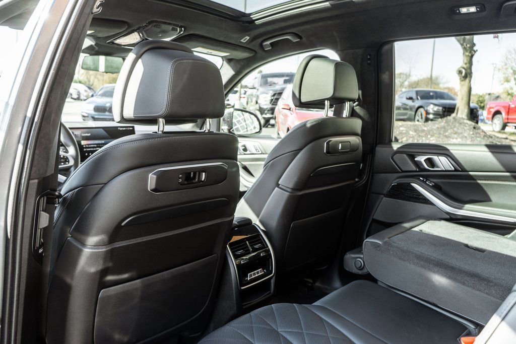Used 2024 BMW X7 xDrive40i w/ M Sport Package image 25