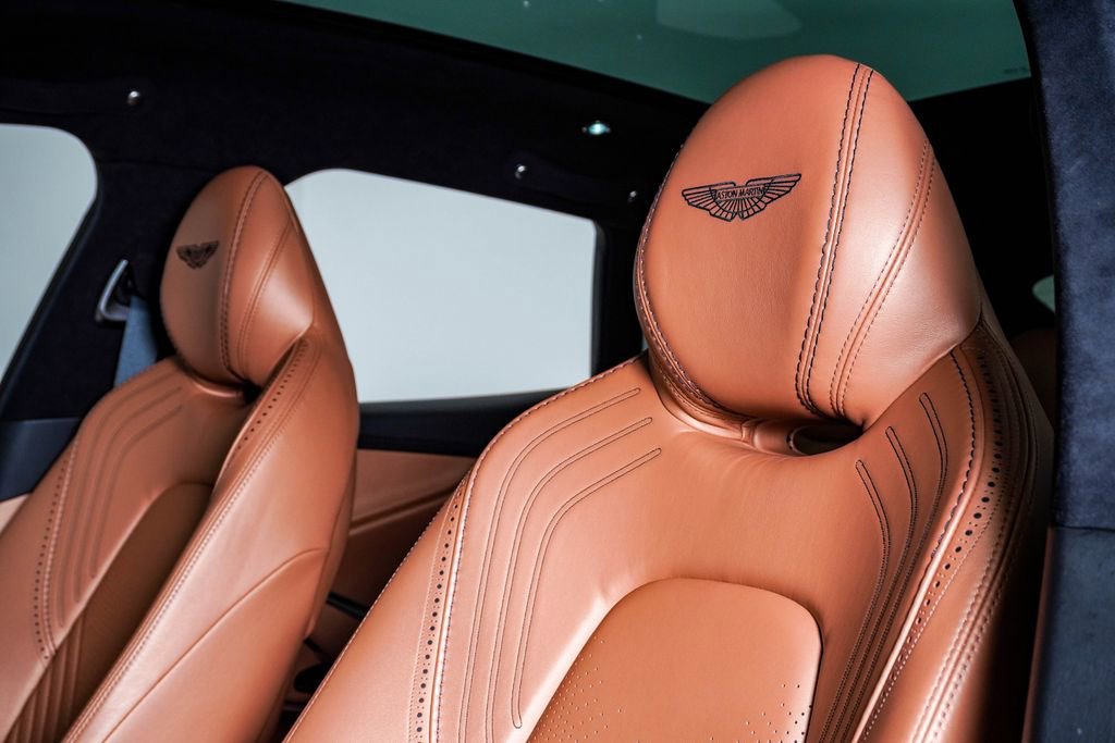 Used 2021 Aston Martin DBX image 21