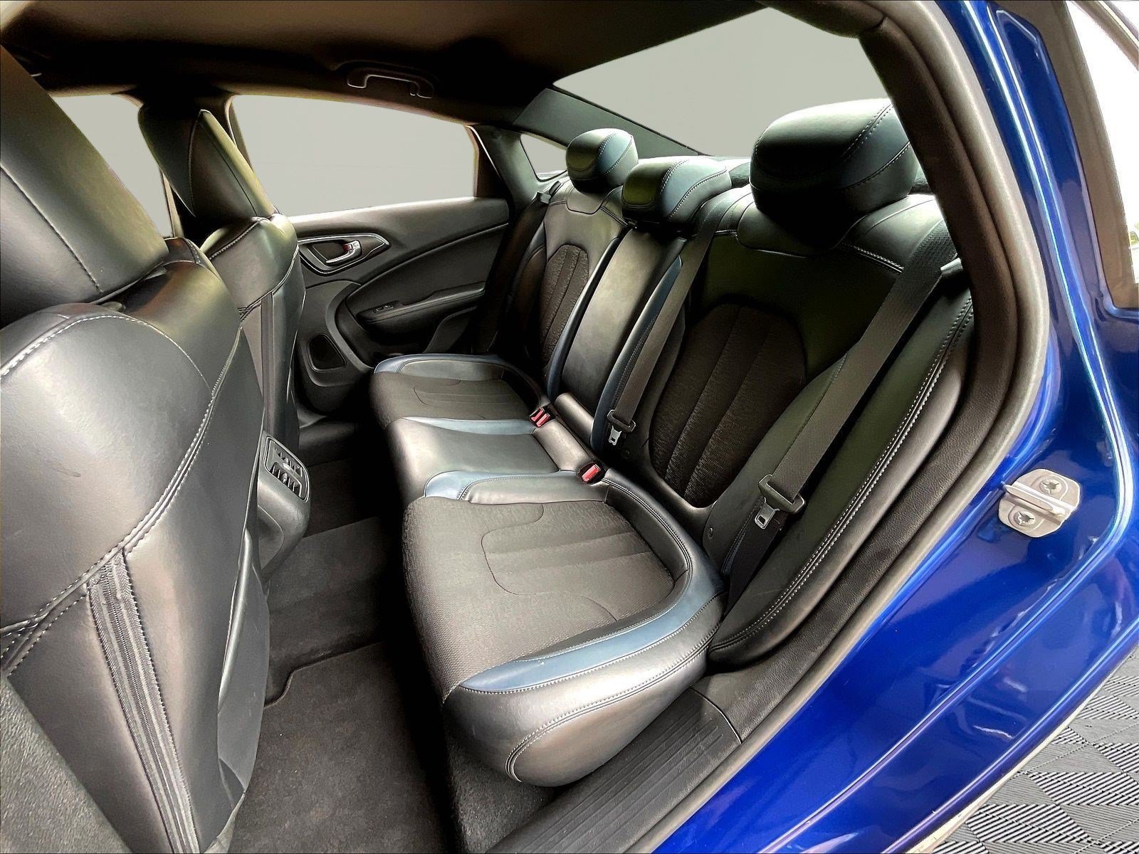 Used 2015 Chrysler 200 S w/ Comfort Group FWD image 21