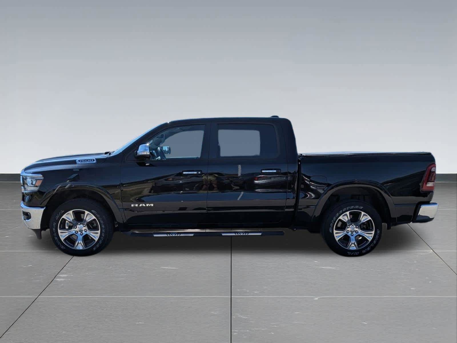 Used 2022 RAM 1500 Laramie AWD/4WD image 2