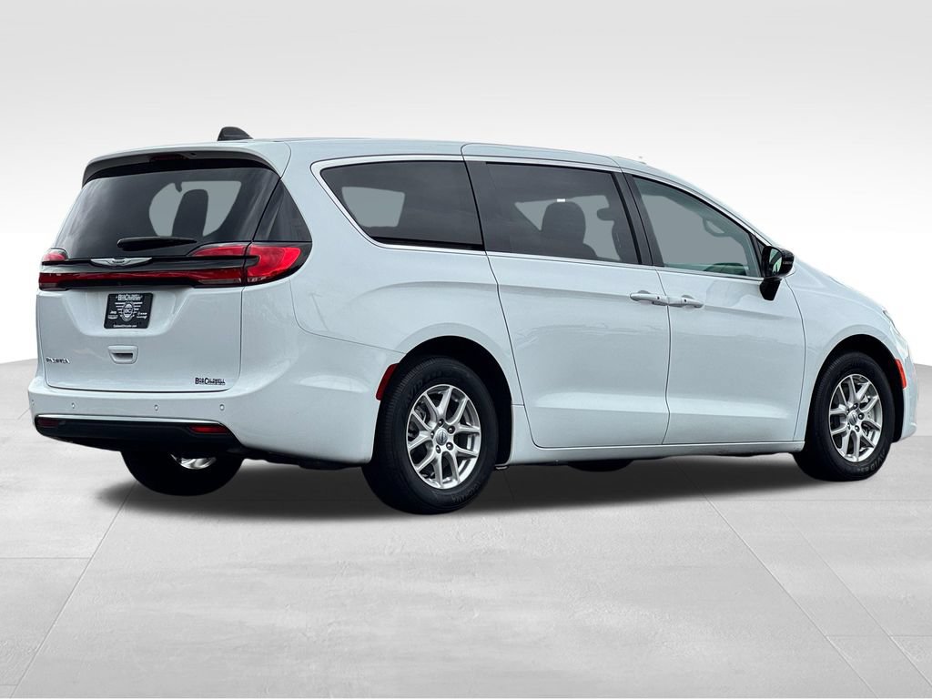 Used 2025 Chrysler Pacifica Select FWD image 7
