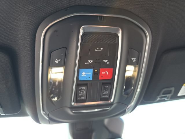 Used 2025 Jeep Grand Cherokee Altitude AWD/4WD image 25