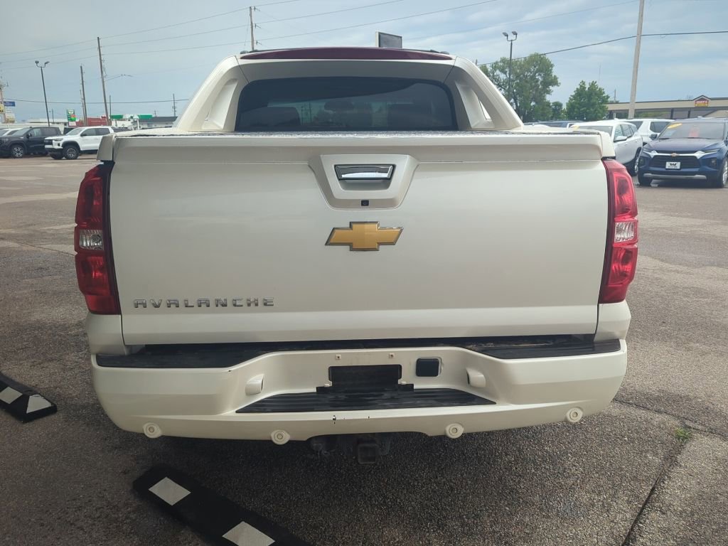 Used 2013 Chevrolet Avalanche LTZ AWD/4WD image 4