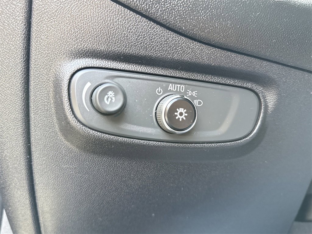 Used 2018 Chevrolet Equinox LT image 19