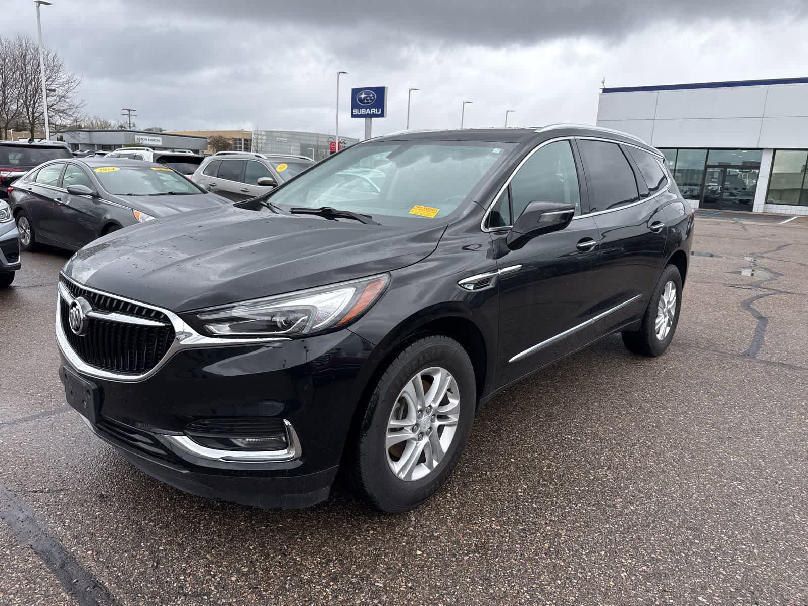 Used 2018 Buick Enclave Essence image 1