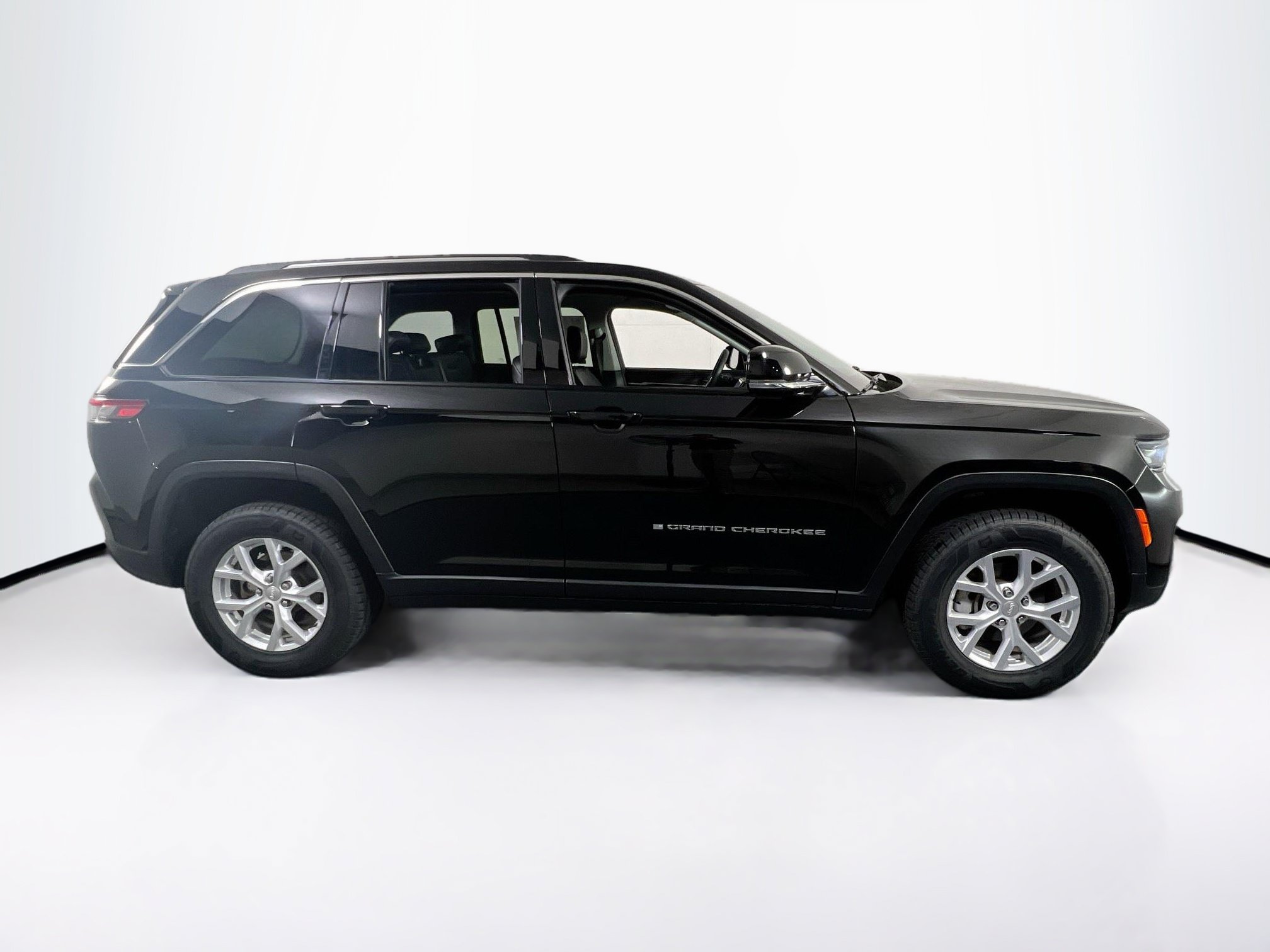 Used 2023 Jeep Grand Cherokee Limited AWD/4WD image 4