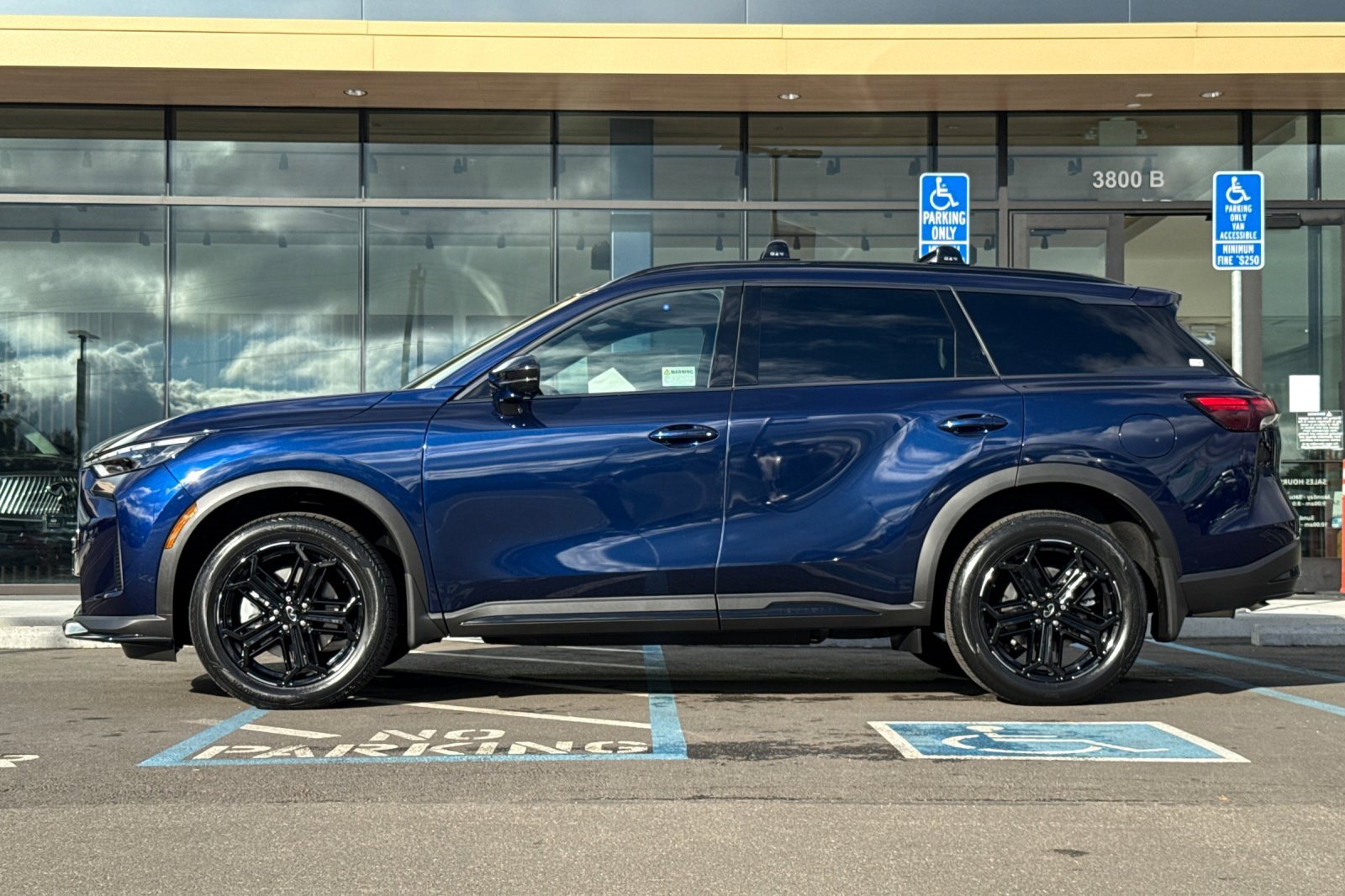 New 2026 INFINITI QX60 Sport w/ Dark Cargo Package image 2