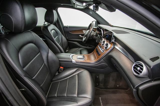 Used 2020 Mercedes-Benz GLC 300 4MATIC w/ Parking Assistance Package image 20