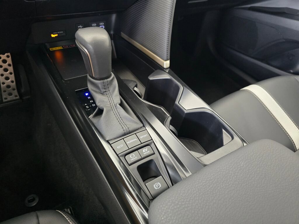 Used 2025 Toyota Camry SE image 36