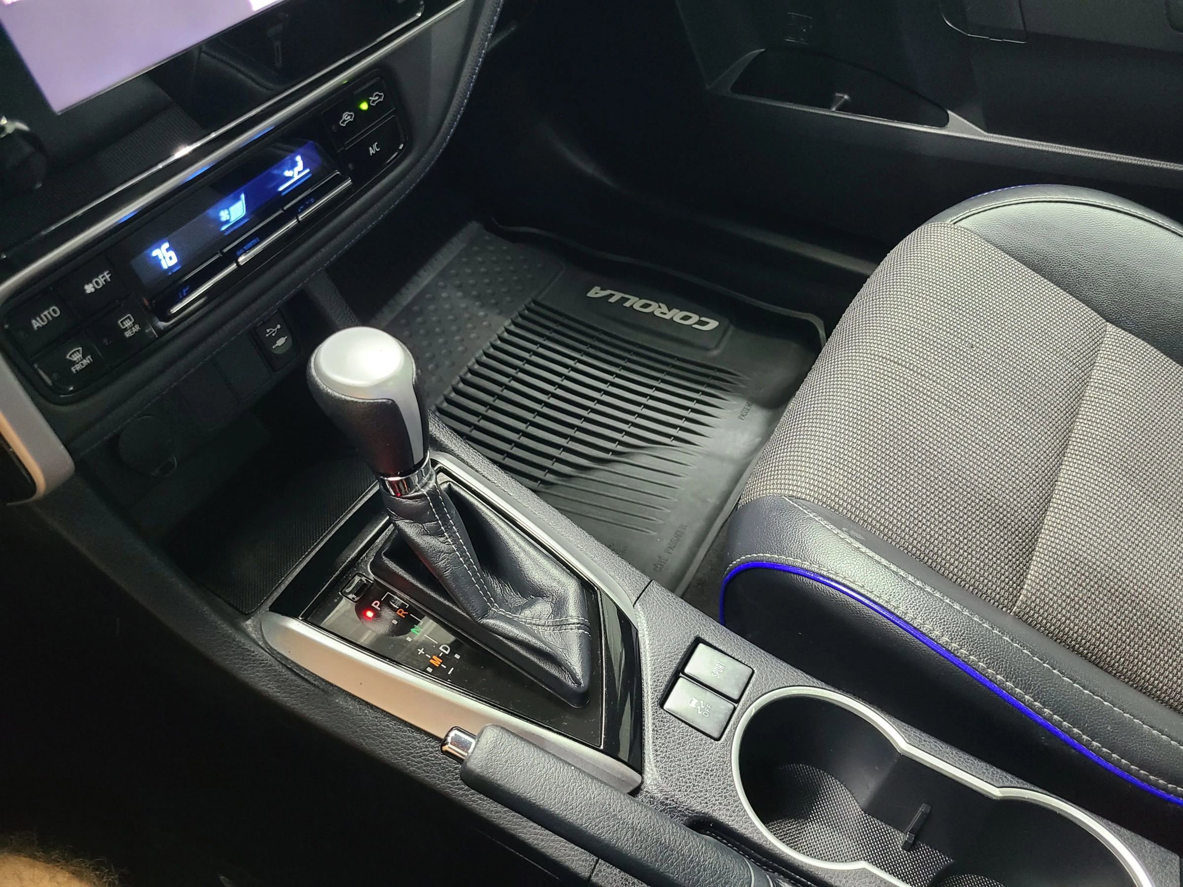 Used 2018 Toyota Corolla SE FWD image 26