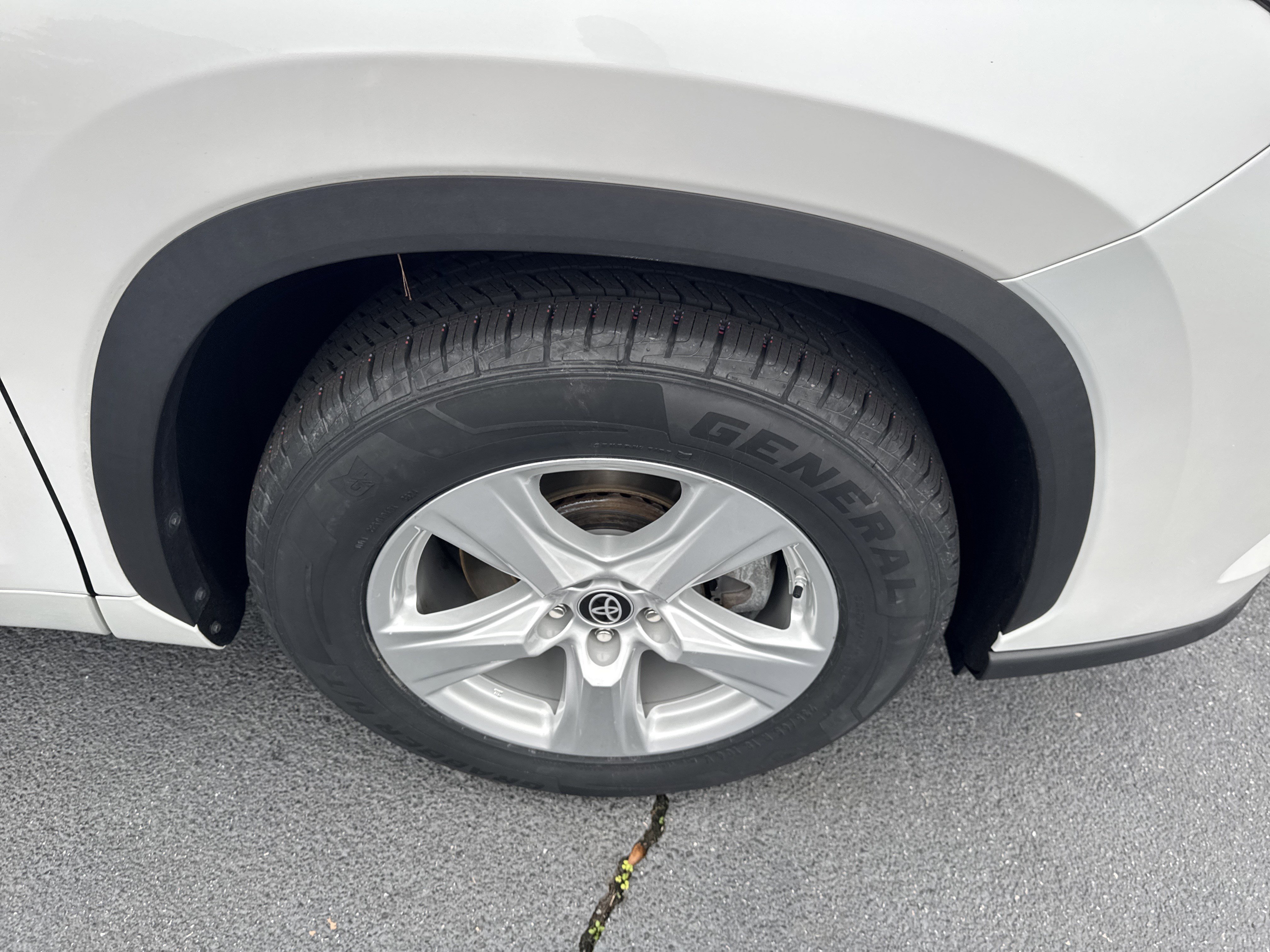 Used 2023 Toyota Highlander LE image 10