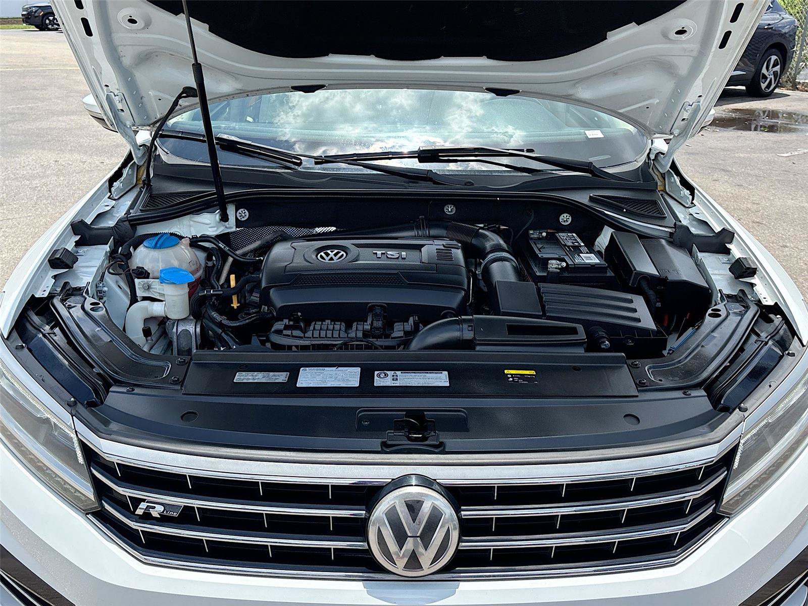 Used 2017 Volkswagen Passat 1.8T R-Line w/ R-Line Lighting Package FWD image 28