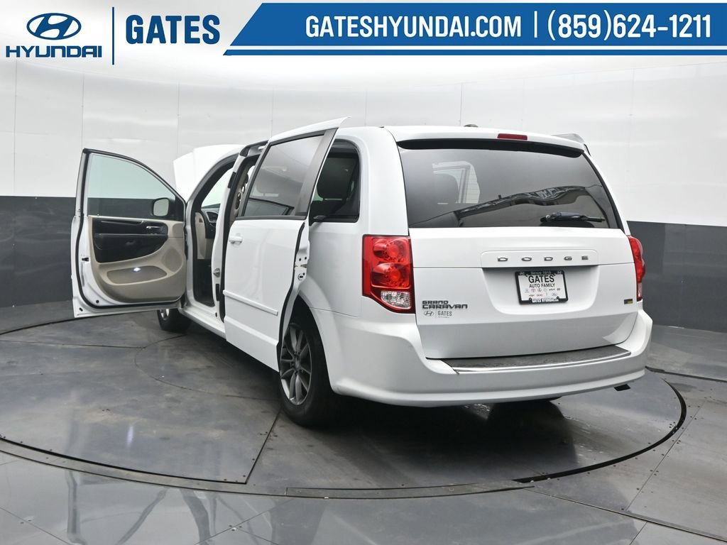 Used 2016 Dodge Grand Caravan SE image 58