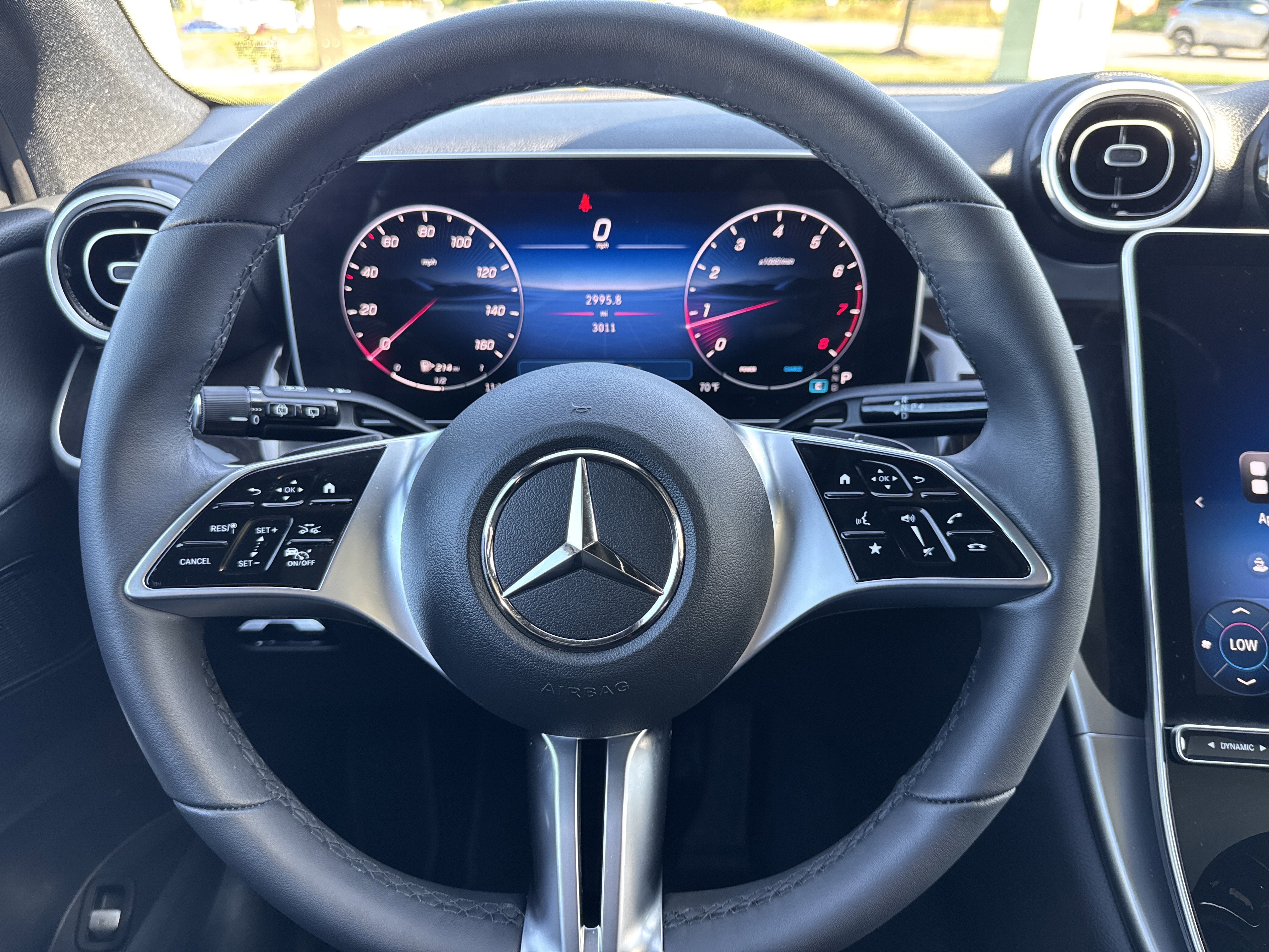 Used 2025 Mercedes-Benz GLC 300 4MATIC image 13