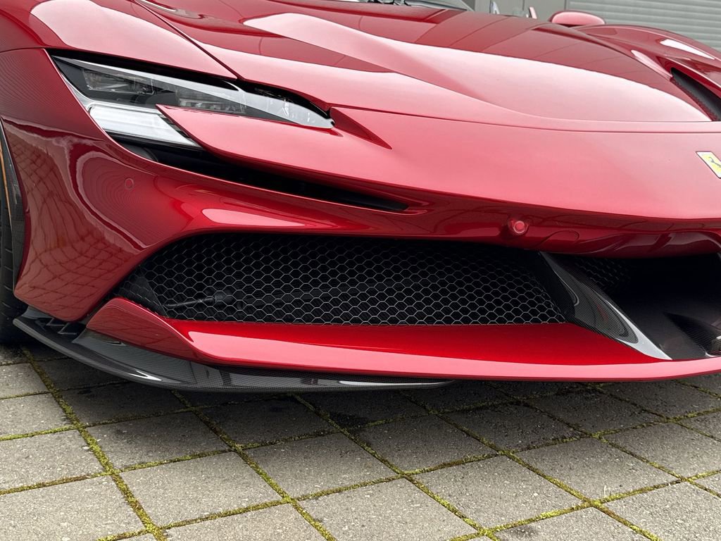 Used 2024 Ferrari SF90 Spider image 33