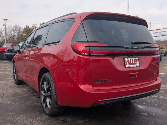 New 2026 Chrysler Pacifica Limited w/ S Appearance Package image 4