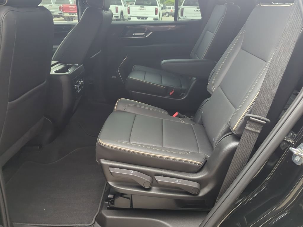 Used 2025 GMC Yukon Elevation w/ LPO, Elevation Black Package image 15