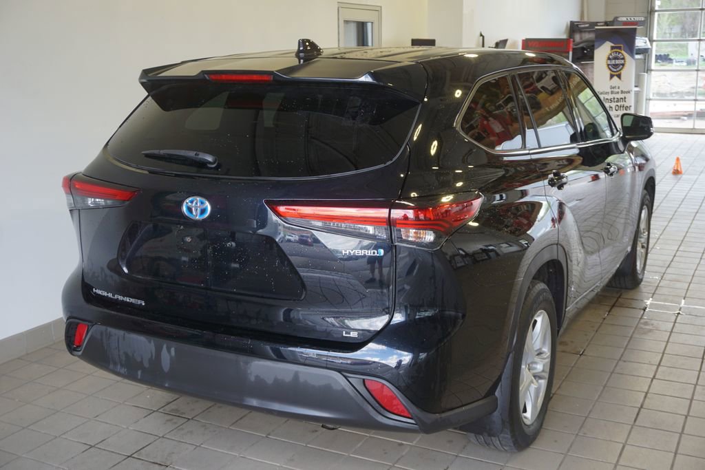 Used 2021 Toyota Highlander LE AWD/4WD image 13