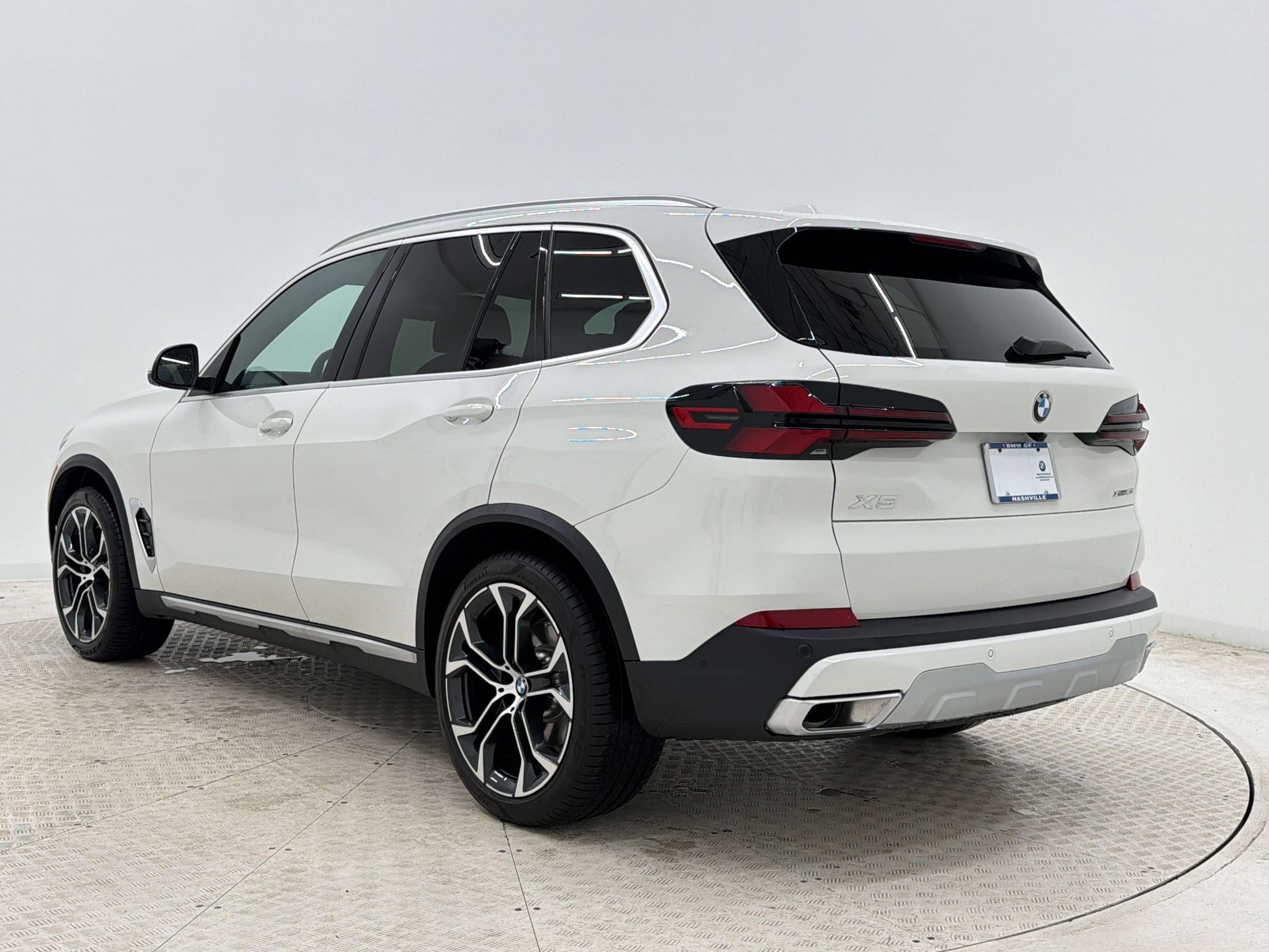 Certified 2026 BMW X5 xDrive40i w/ Climate Comfort Package AWD/4WD image 3