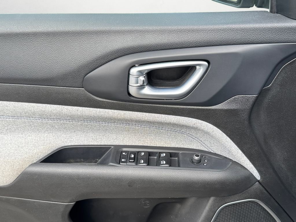 Used 2024 Jeep Compass Latitude image 23