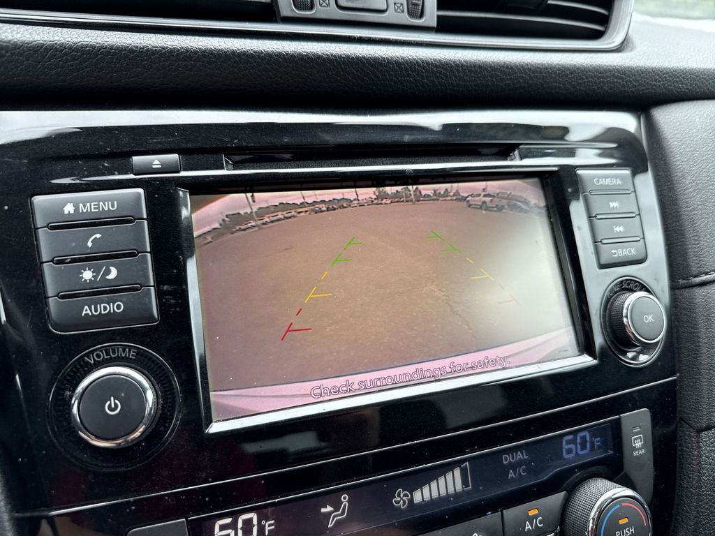 Used 2018 Nissan Rogue SV image 15