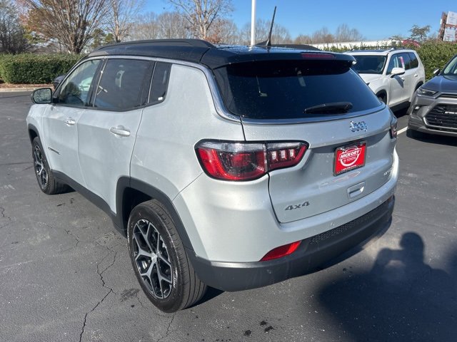 Used 2024 Jeep Compass Limited image 9