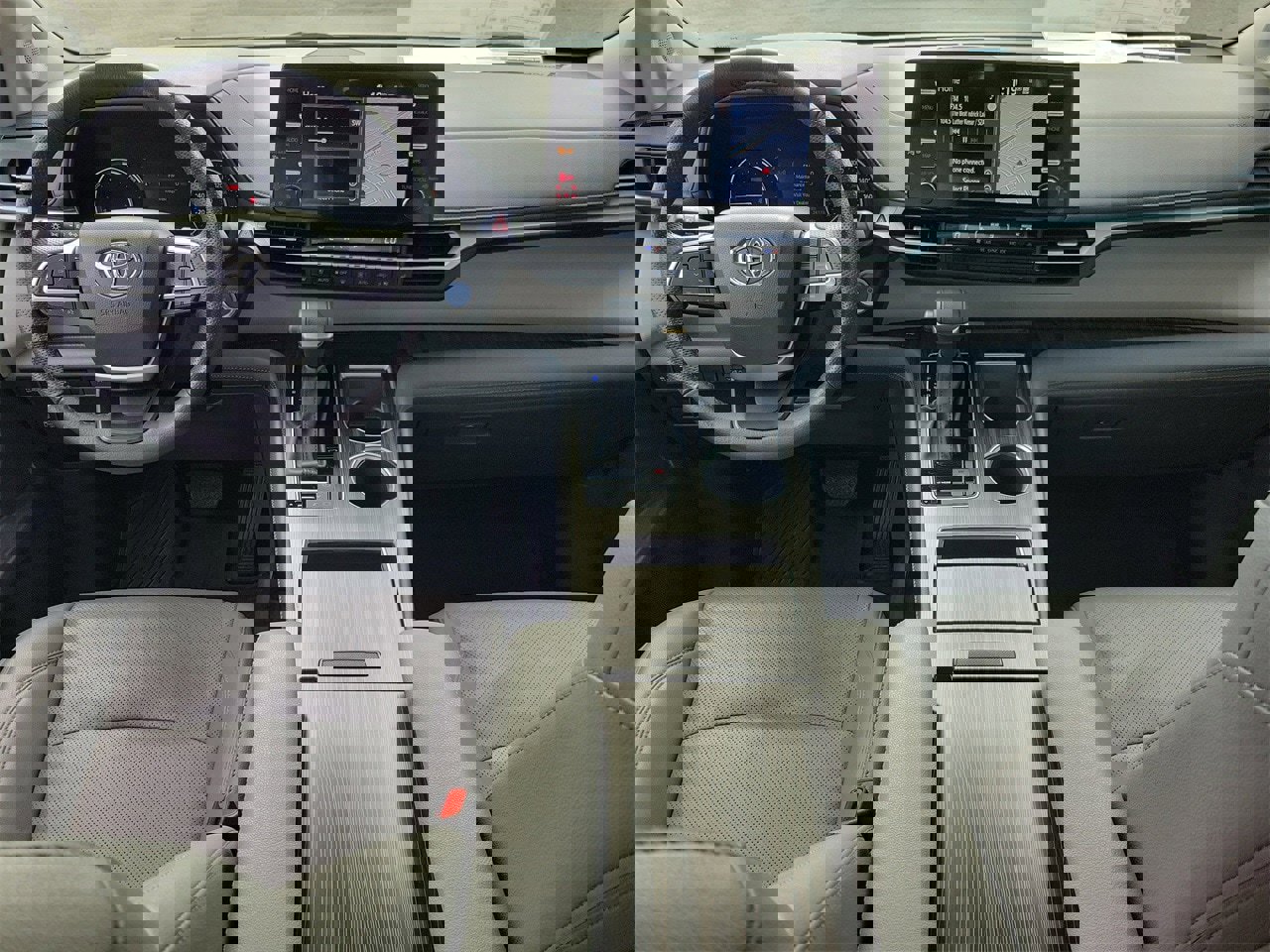 Used 2024 Toyota Sienna Limited image 13