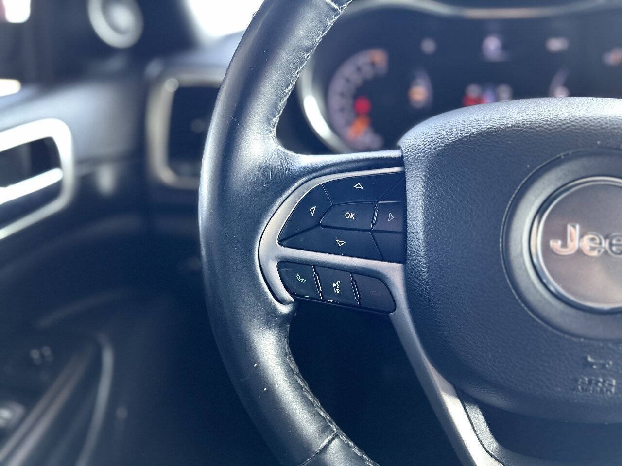 Used 2019 Jeep Grand Cherokee Altitude AWD/4WD image 56