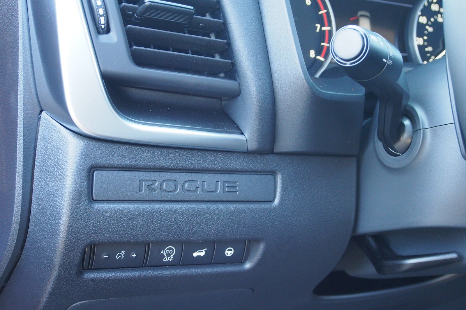 New 2026 Nissan Rogue Dark Armor FWD image 19