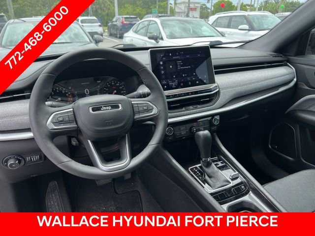 Used 2023 Jeep Compass Latitude w/ Sun and Sound Group AWD/4WD image 16