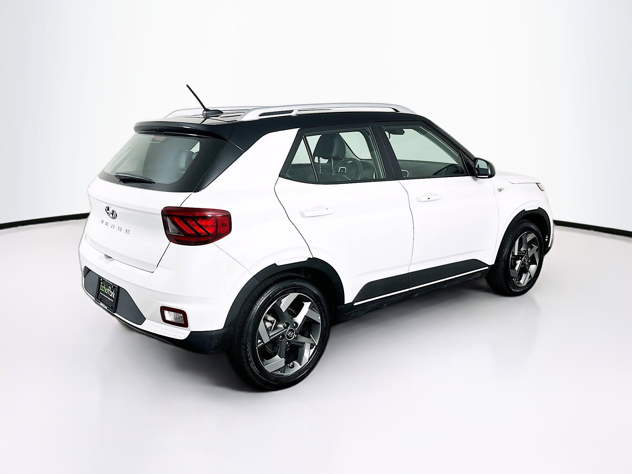 Used 2025 Hyundai Venue Limited image 9