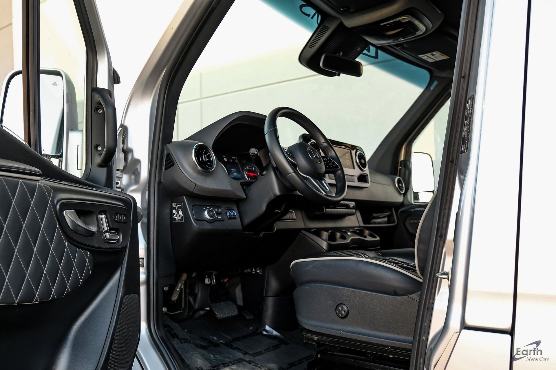 Used 2023 Mercedes-Benz Sprinter 3500 w/ Parking Package image 36