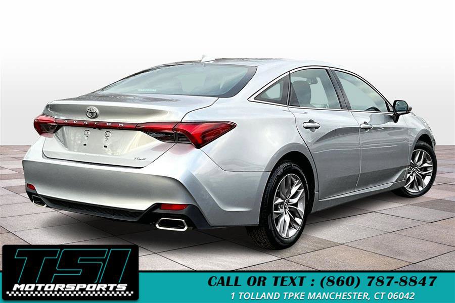 Used 2019 Toyota Avalon XLE FWD image 2