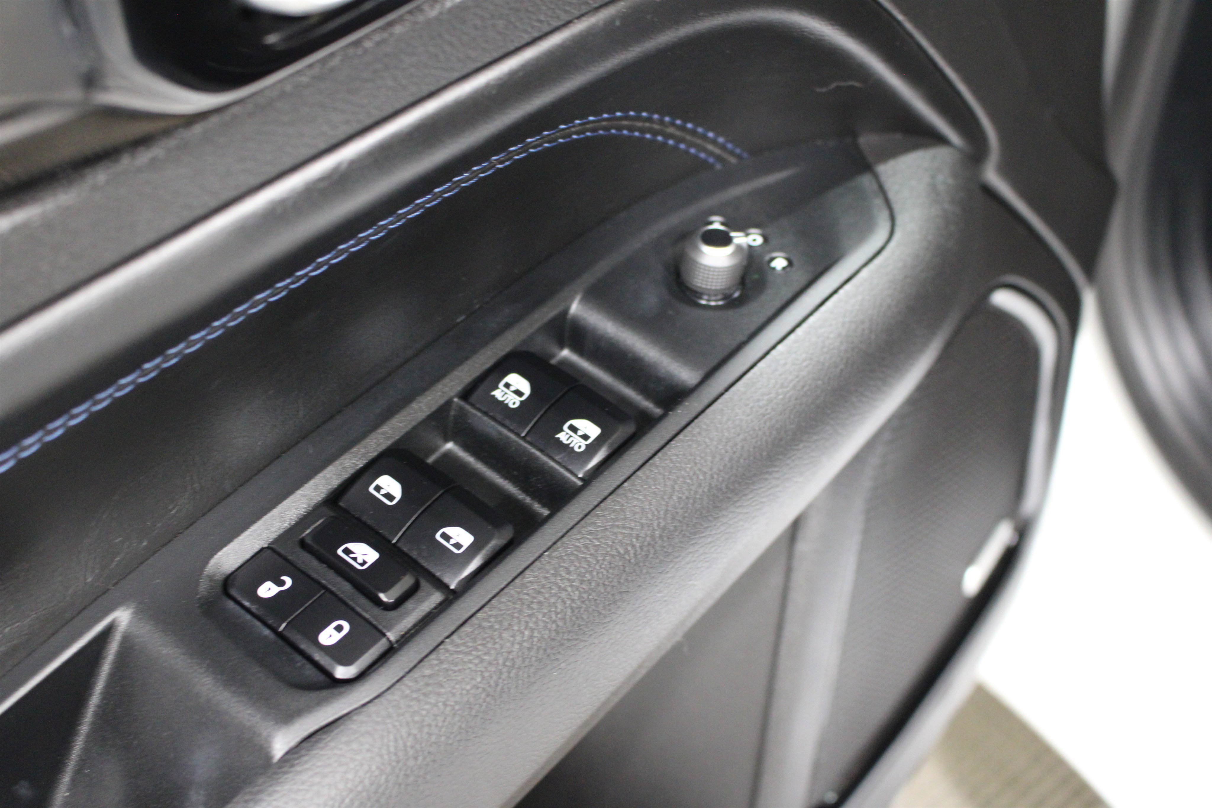 Used 2025 Jeep Compass Limited w/ High Altitude Package image 7